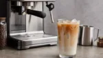 Iced Latte mit der Espressomaschine: Rezept fuer heisse Tage