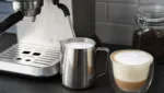 Milchschaum zubereiten mit der Espressomaschine: Anleitung fuer Cappuccino und Latte